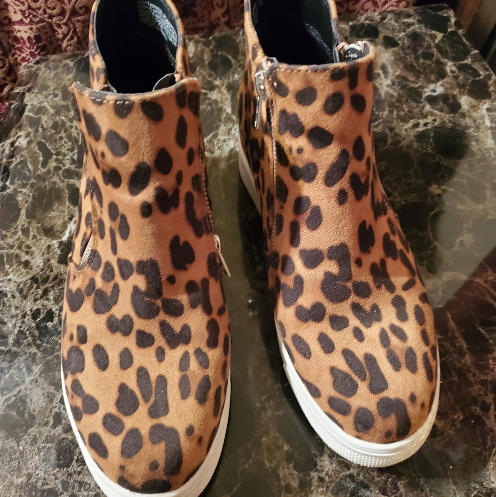 Shoes - Picture 2 of 3